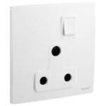 SWITCHES AND SOCKETS- LEGRAND 1G BS 15A SWITCHED SOCKET
